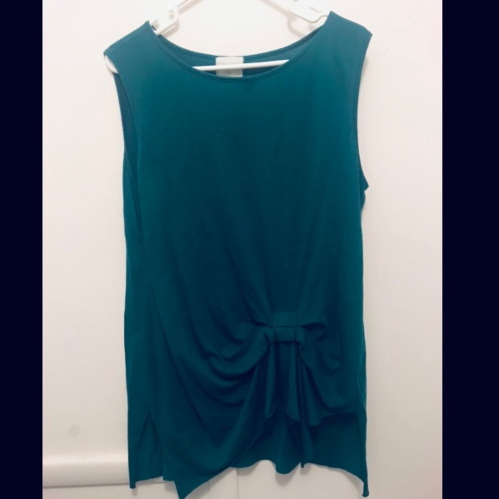 Sleeveless tunic